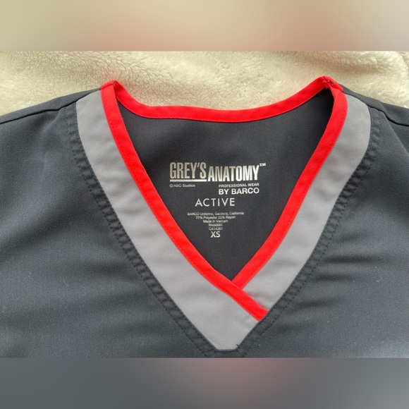 Grey’s Anatomy Active Scrub Top XS - Picture 2 of 9